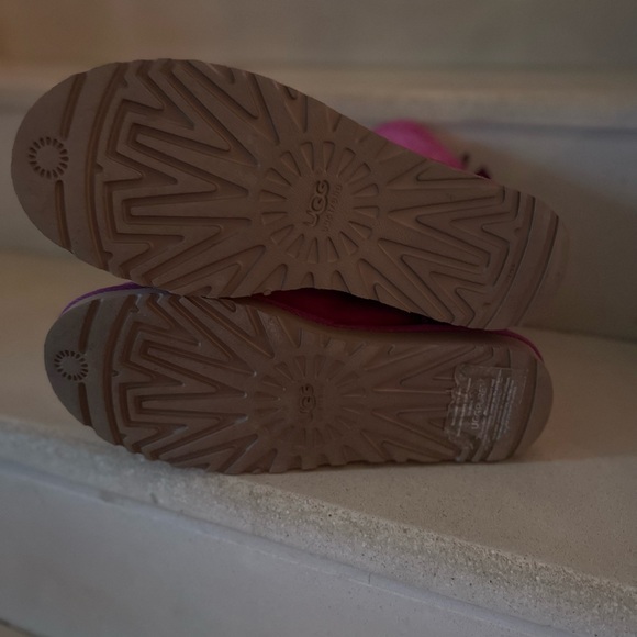 Women's Uggs Lightly worn. Size 9 - Picture 3 of 5